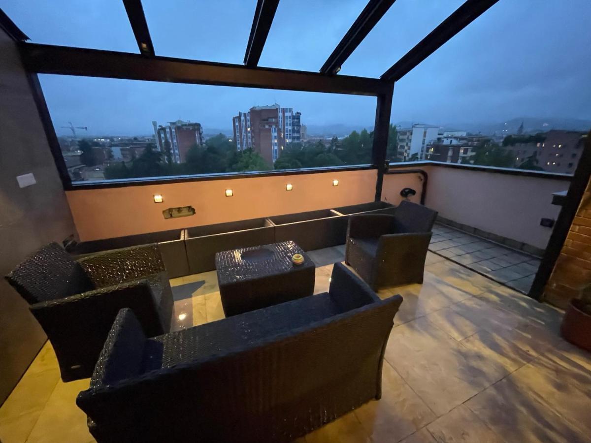 Appartamento Attico con vista spettacolare e Jacuzzi Bologna Esterno foto