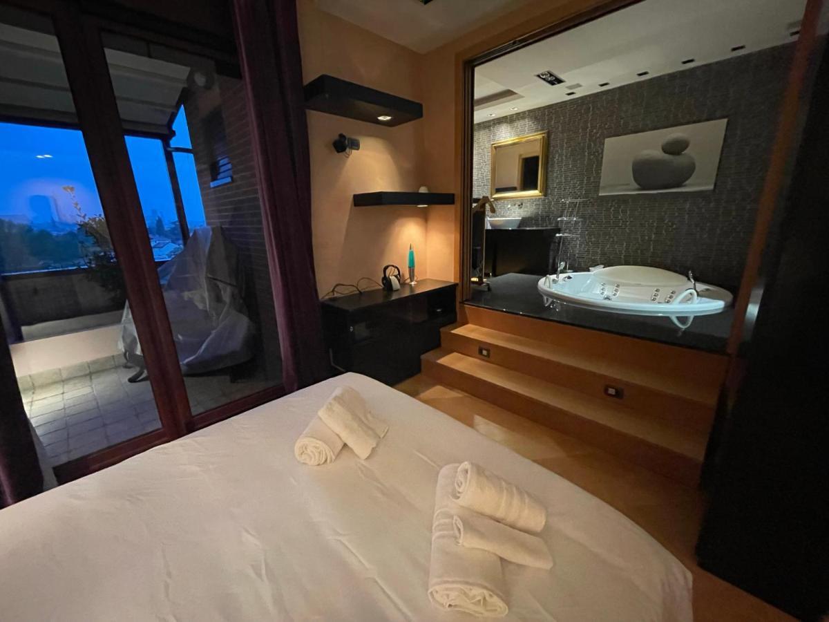 Appartamento Attico con vista spettacolare e Jacuzzi Bologna Esterno foto