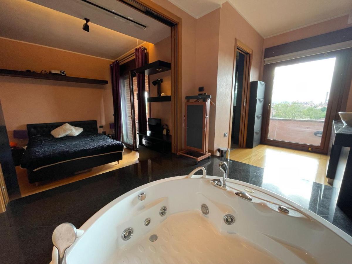 Appartamento Attico con vista spettacolare e Jacuzzi Bologna Esterno foto