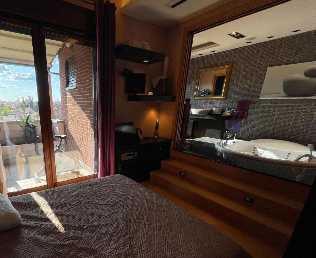 Appartamento Attico con vista spettacolare e Jacuzzi Bologna Esterno foto