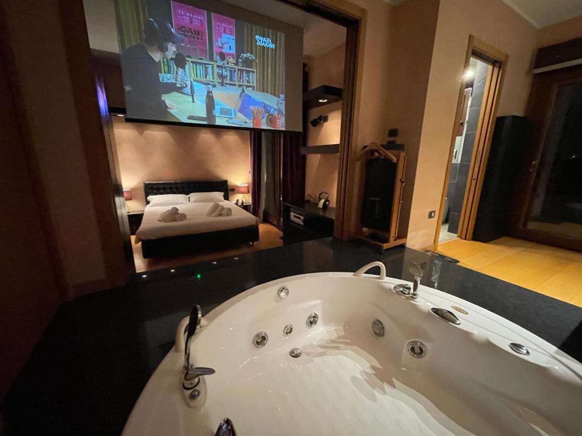 Appartamento Attico con vista spettacolare e Jacuzzi Bologna Esterno foto